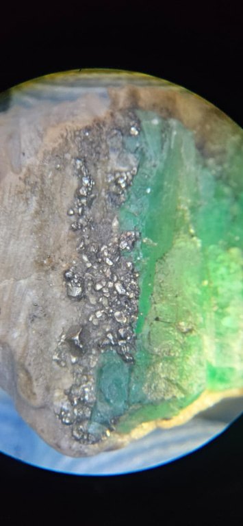 Colombian emerald, microscopy detail